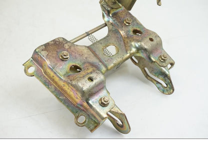 Vänster sida på Sadelfäste från en Honda ST 1300 -2002 motorcykel.