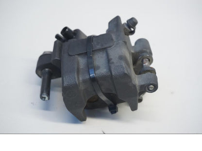 Baksidan på Bromsok från en Kawasaki Versys 1000 -2015 motorcykel.