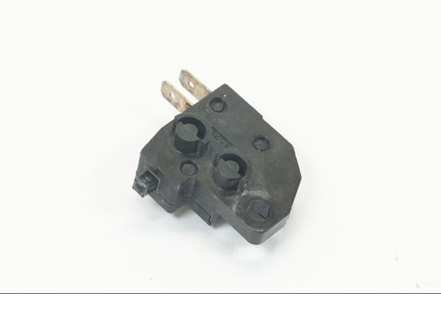 Snett nerifrån på Bromsljuskontakt från en Kawasaki ER-6N -2006 motorcykel.