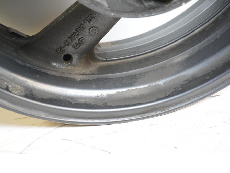 Extrabild4 på Fälg från en Yamaha YZF 1000 R -1997 motorcykel.