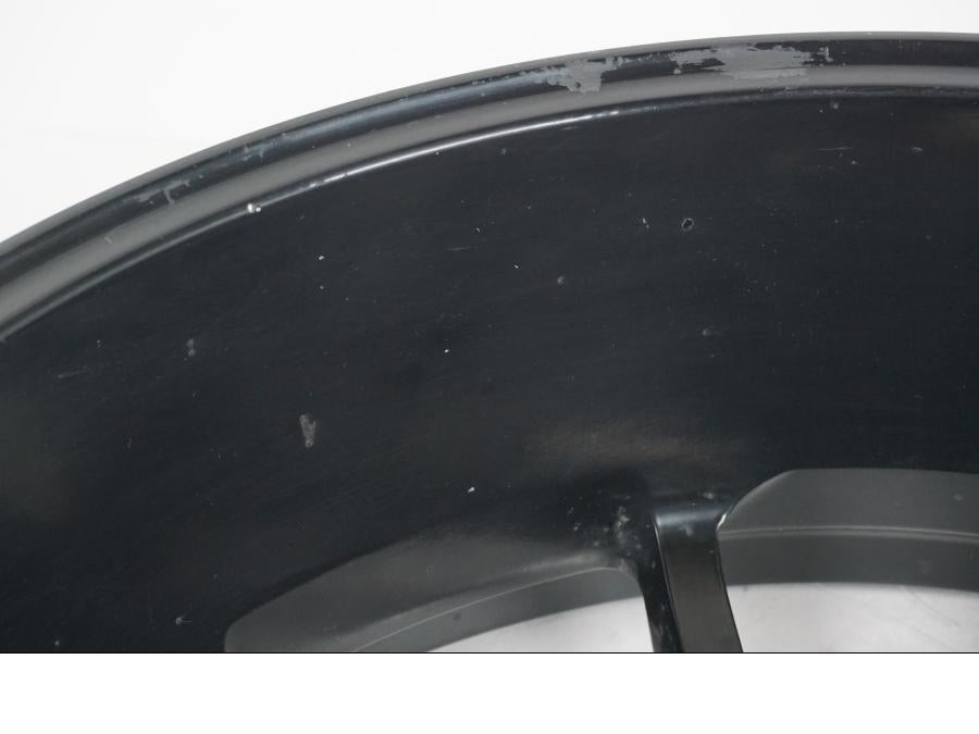 Extrabild6 på Fälg från en Ducati Hyperstrada -2013 motorcykel.