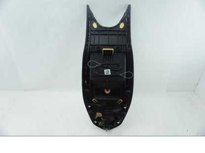 Snett uppifrån på Sadel från en Ducati Hyperstrada -2014 motorcykel.