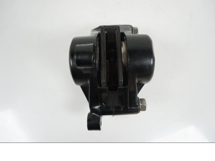 Baksidan på Bromshuvudcylinder från en Yamaha XVS 1100 -2003 motorcykel.