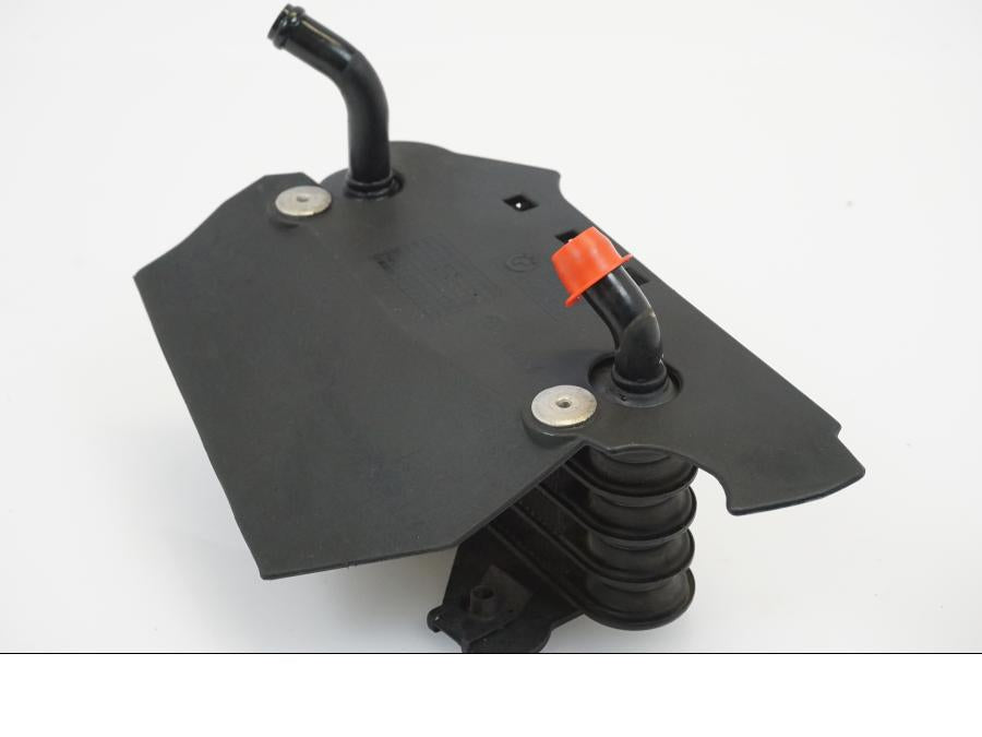 Höger sida på Oljekyl från en BMW R 1150 R -2002 motorcykel.