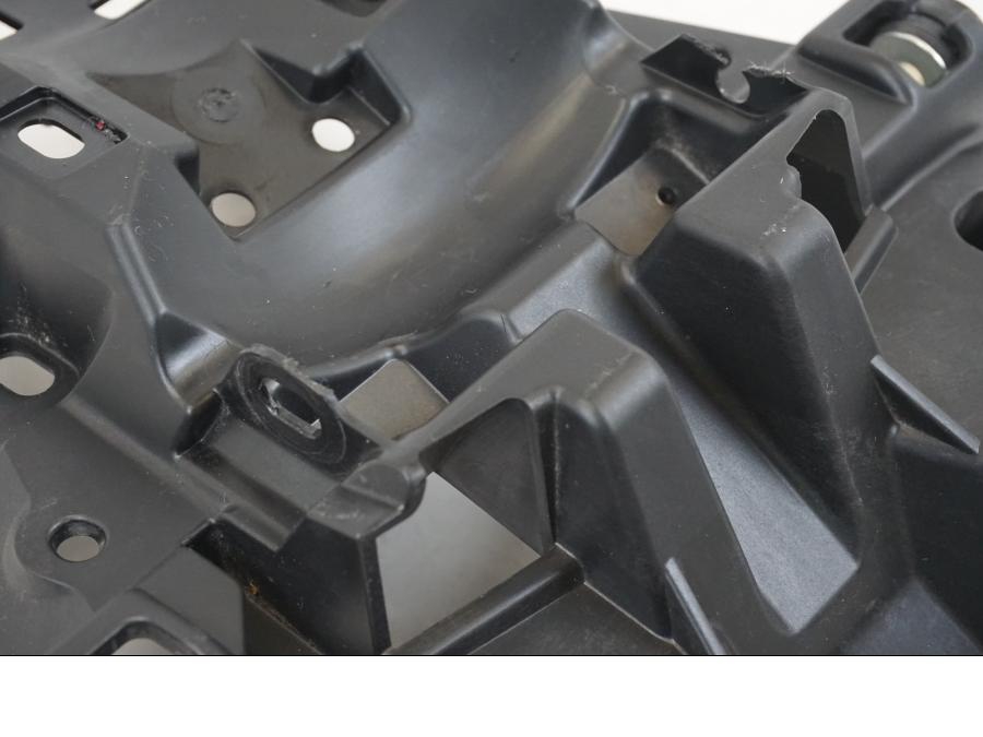 Extrabild2 på Strålkastarfäste från en Yamaha MT-09 -2021 motorcykel.