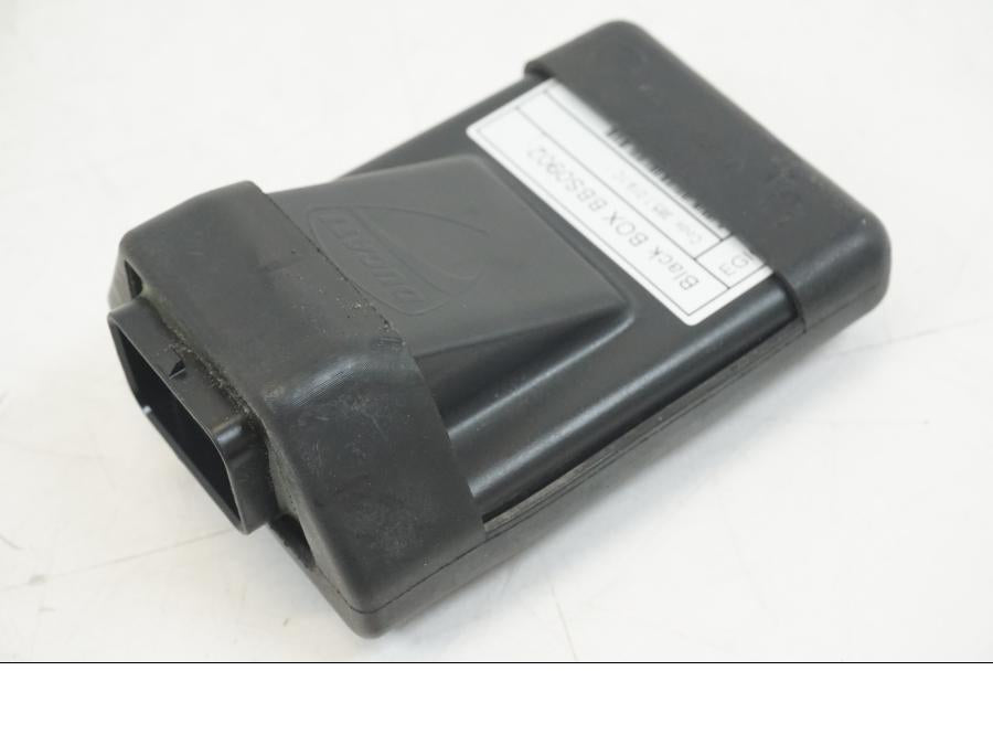 Vänster sida på CDI / ECU från en Ducati Hyperstrada -2013 motorcykel.