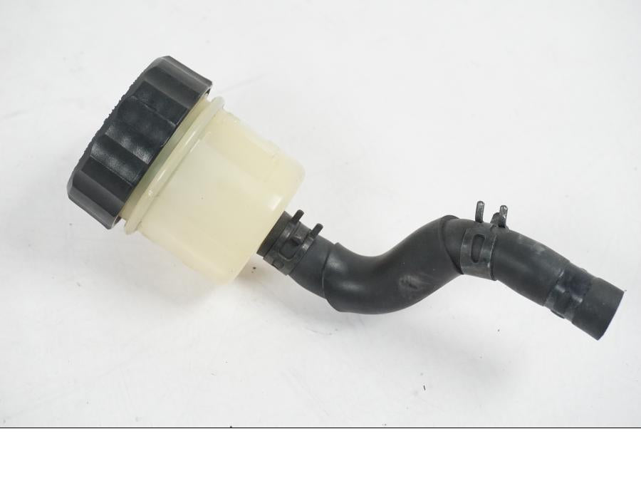 Framsidan på Bromsvätskebehållare från en Yamaha YZF 1000 R1 -2007 motorcykel.