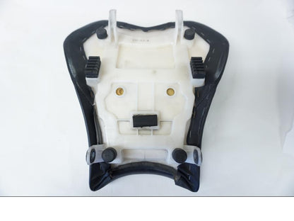 Snett uppifrån på Sadel från en Suzuki GSX-R 1000 -2009 motorcykel.