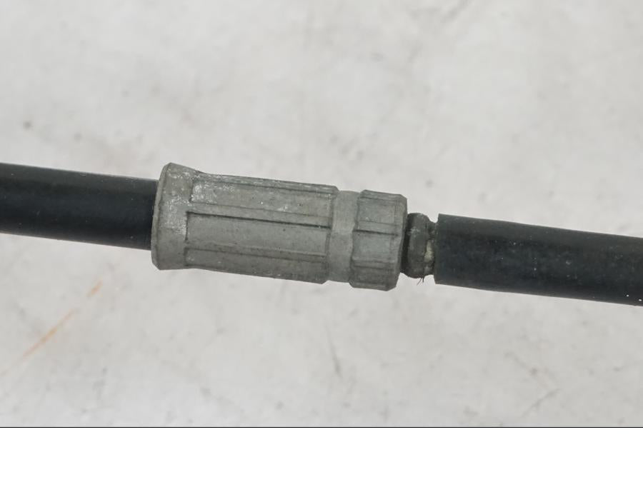 Höger sida på Bromsledning från en Triumph Tiger Explorer -2013 motorcykel.