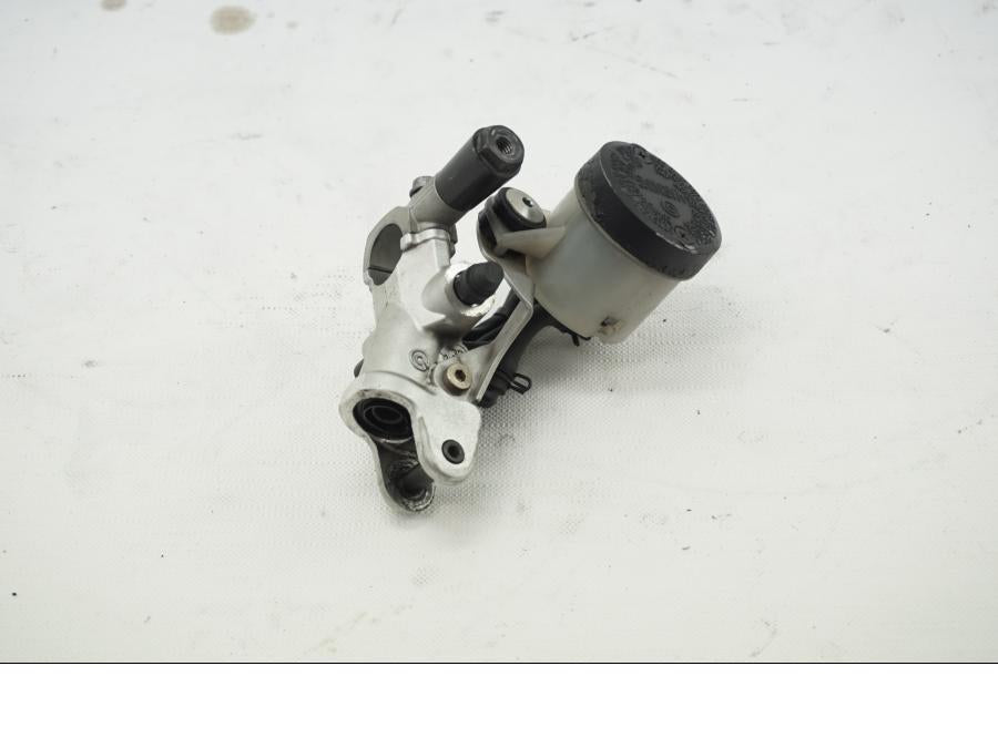 Framsidan på Bromshuvudcylinder från en KTM 950 SM -2006 motorcykel.