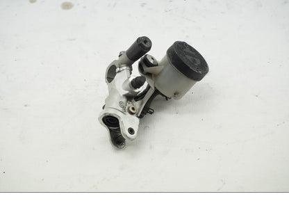 Framsidan på Bromshuvudcylinder från en KTM 950 SM -2006 motorcykel.