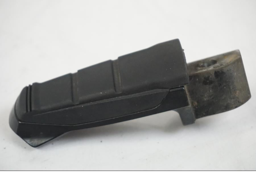 Höger sida på Fotpinne från en BMW F 650 CS -2002 motorcykel.