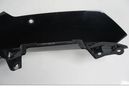 Vänster sida på Sidkåpa från en Yamaha YZF 1000 R1 -2007 motorcykel.