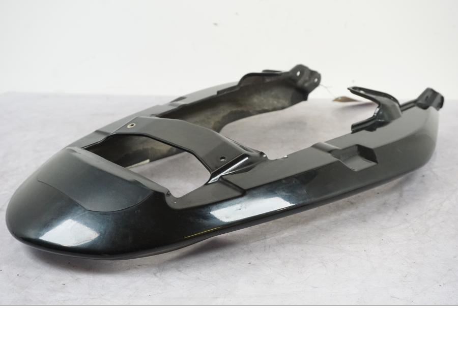 Höger sida på Bakvinge från en Triumph Tiger -2009 motorcykel.