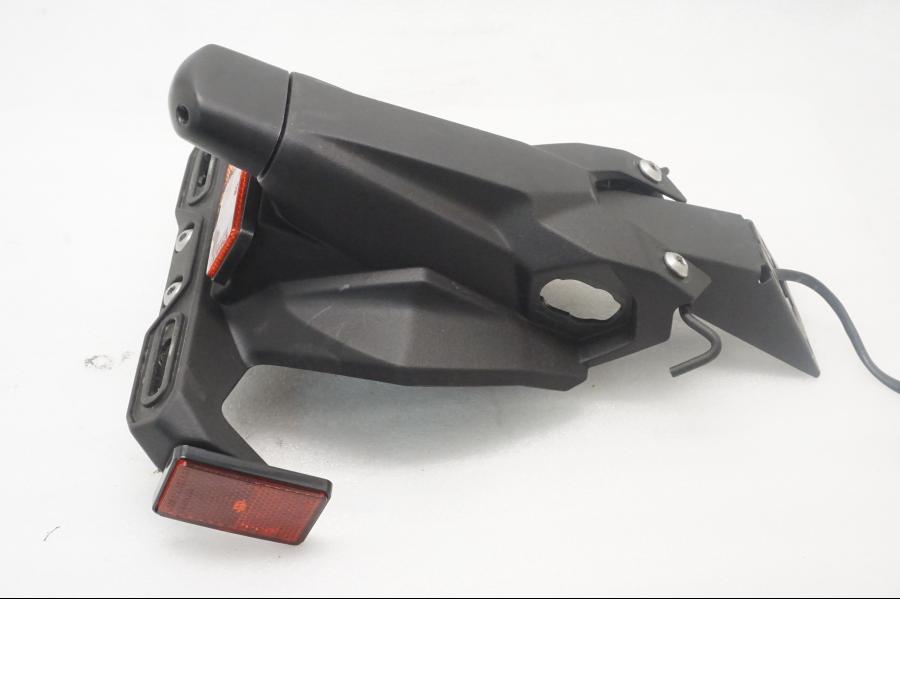 Höger sida på Skylthållare från en Kawasaki Z 400 -2020 motorcykel.