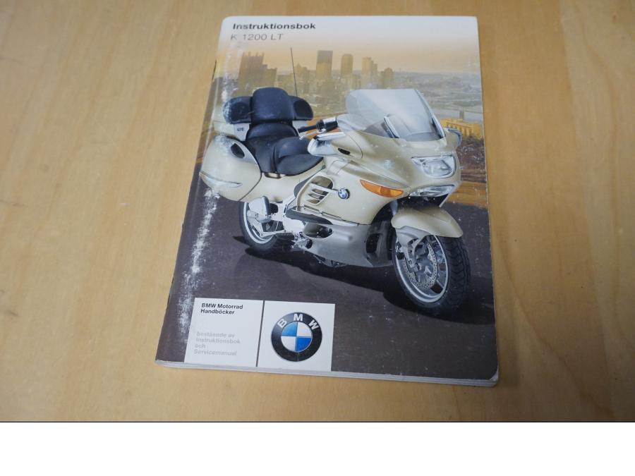 Framsidan på Instruktionsbok från en BMW K 1200 LT -2006 motorcykel.