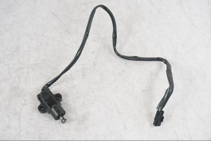 Framsidan på Sidostödsbrytare från en Yamaha MT-09 -2016 motorcykel.