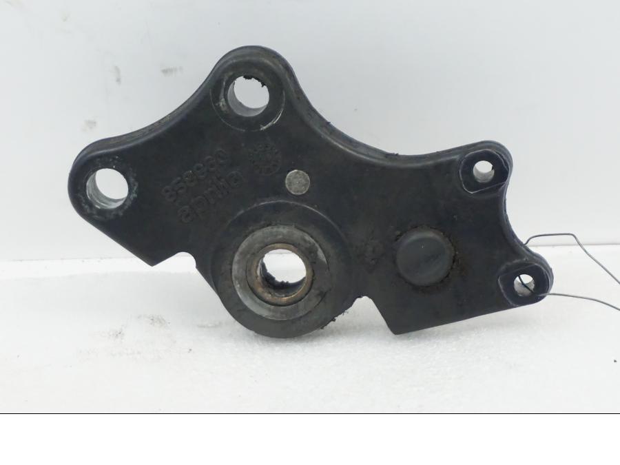 Baksidan på Sidostödsfäste från en Aprilia RSV 1000 -2010 motorcykel.