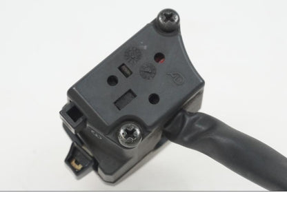 Snett nerifrån på Styrelreglage från en Yamaha XJ 900 -1997 motorcykel.