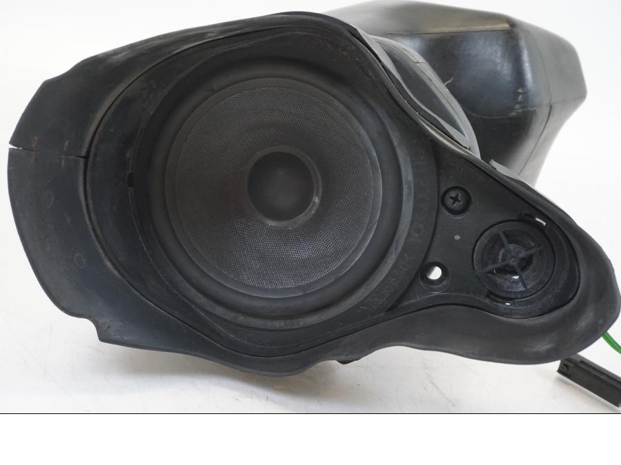 Höger sida på Högtalare från en BMW K 1200 LT -2004 motorcykel.