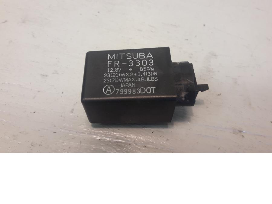 Framsidan på Blinkersrelä från en Honda VFR 800 -2000 motorcykel.