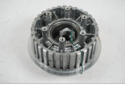 Framsidan på Kopplingskorg från en H-D Softail Standard FXST -2001 motorcykel.