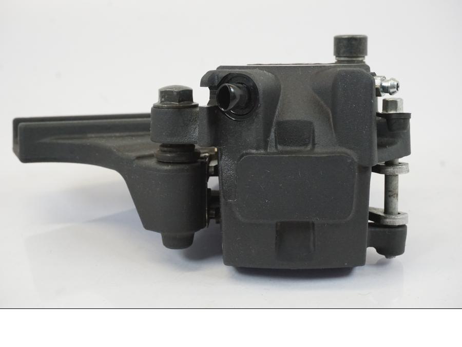 Snett uppifrån på Bromsok från en Triumph Trident -2021 motorcykel.