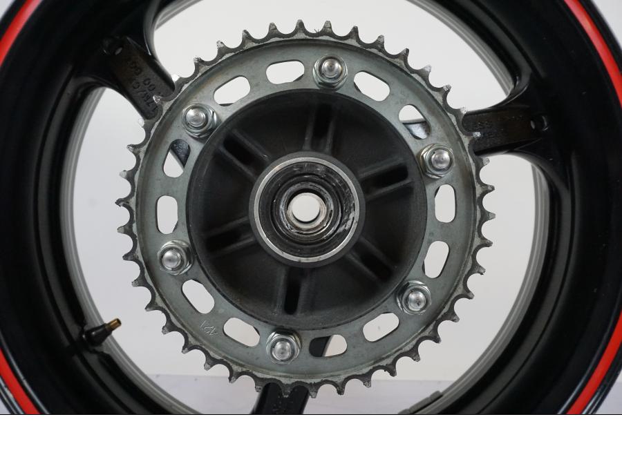 Baksidan på Fälg från en Honda CBR 1000 RR -2007 motorcykel.