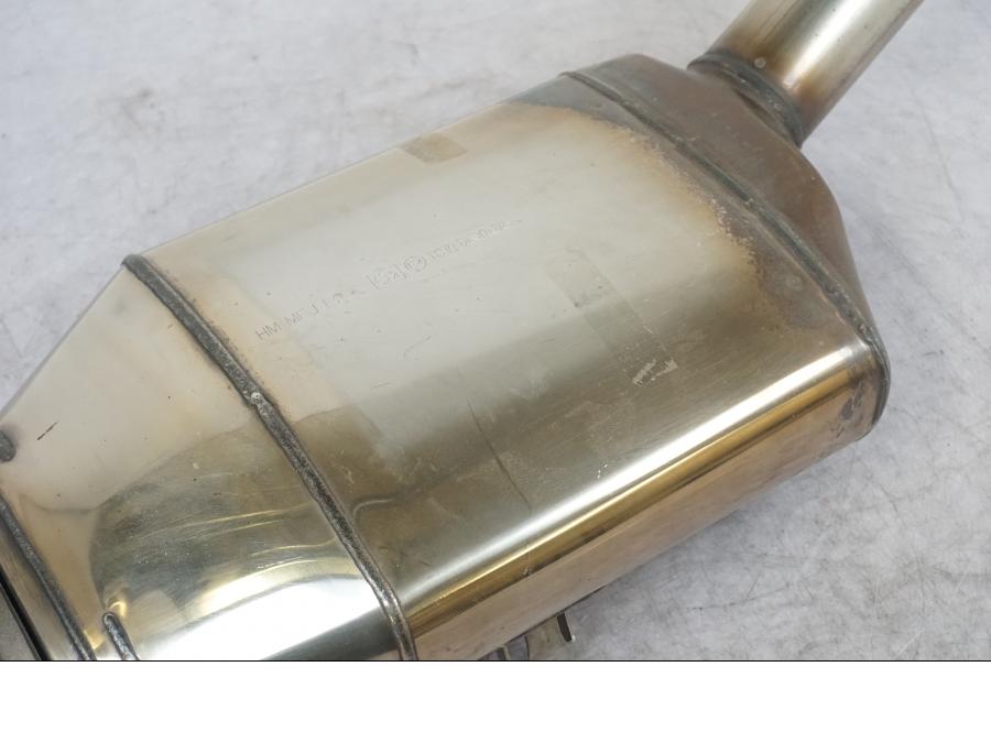 Höger sida på Ljuddämpare från en Honda CBR 600 RR -2009 motorcykel.