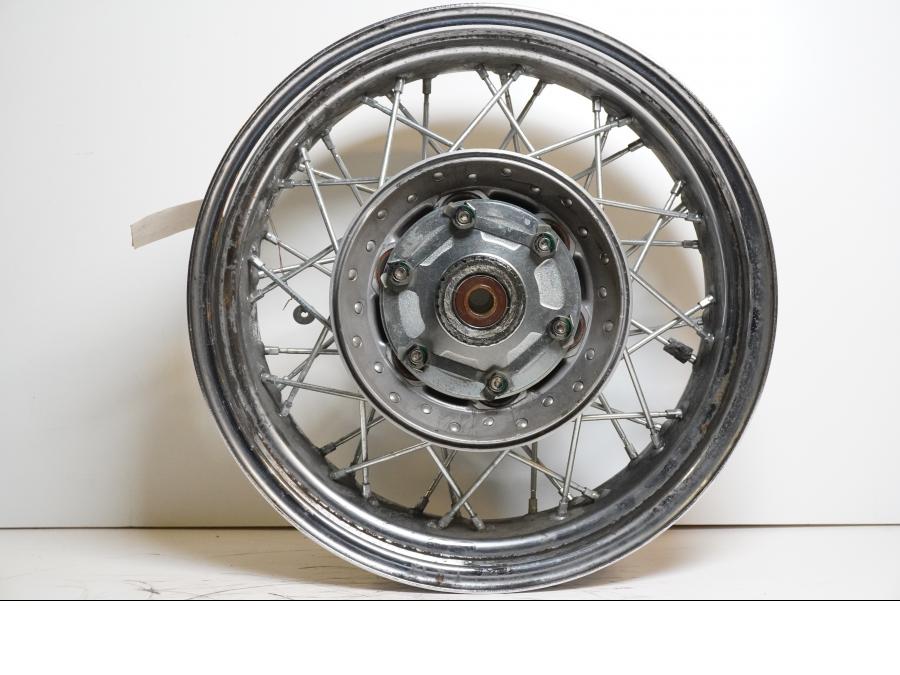 Extrabild2 på Fälg från en Yamaha XVS 1100 -2000 motorcykel.