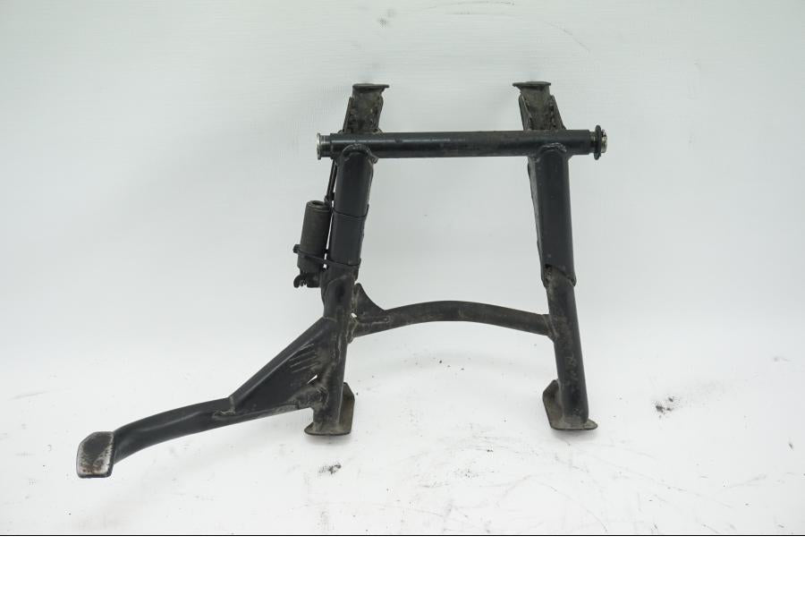 Baksidan på Centralstöd från en Honda ST 1100 -1999 motorcykel.