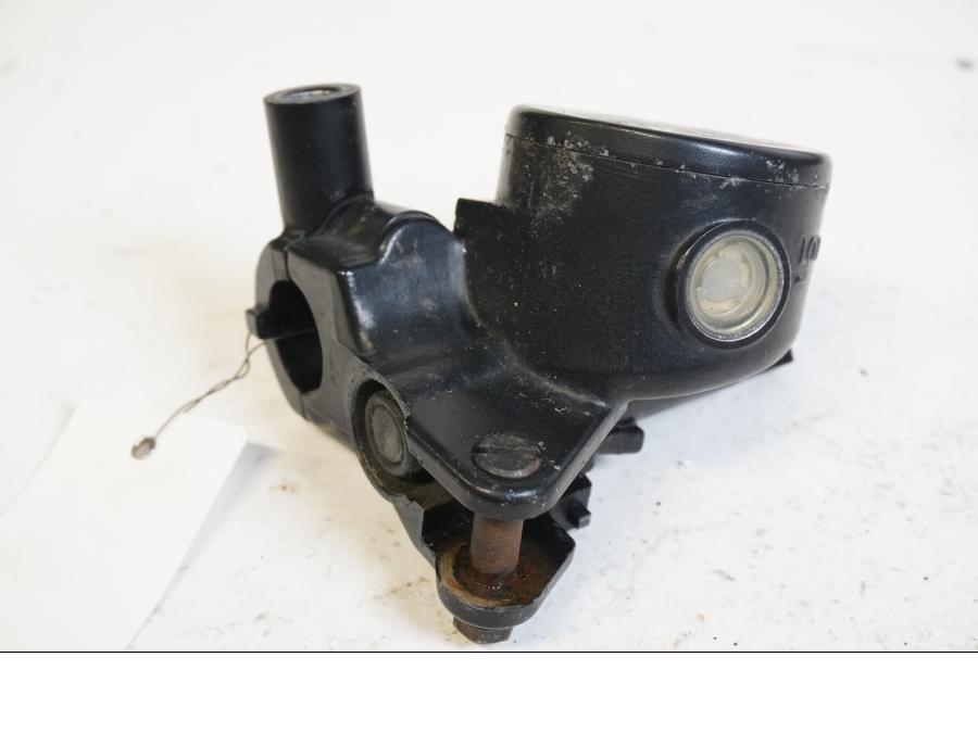 Framsidan på Bromshuvudcylinder från en Kawasaki VN 750 -1994 motorcykel.