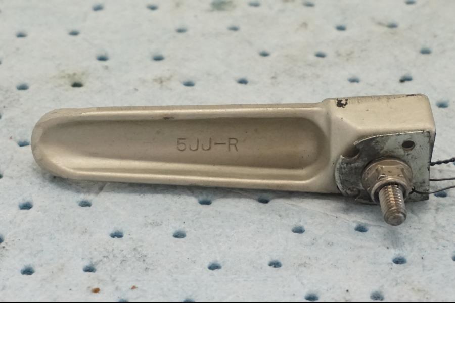 Baksidan på Fotpinne från en Yamaha YZF 1000 R1 -2001 motorcykel.