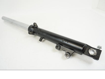 Snett nerifrån på Gaffelben från en Suzuki GSX 600 F -1998 motorcykel.