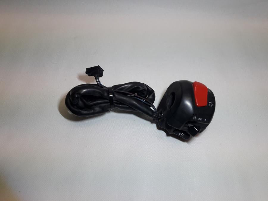 Framsidan på Styrelreglage från en Suzuki GSX-R 600 -1998 motorcykel.