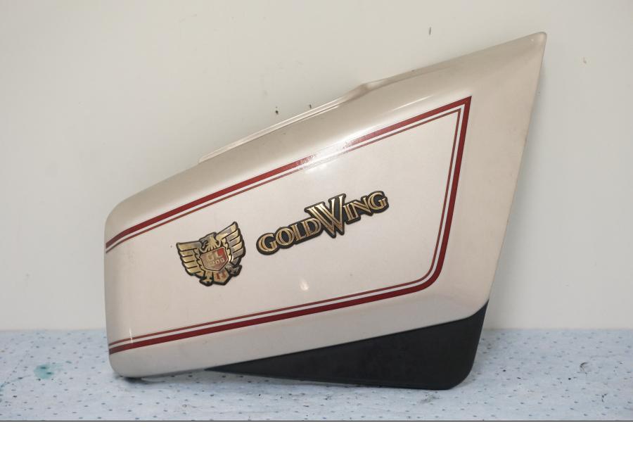 Framsidan på Sidopanel från en Honda GL 1200 -1987 motorcykel.