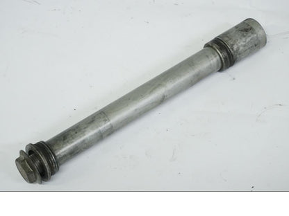 Vänster sida på Axel från en Honda CBR 900 RR -2002 motorcykel.