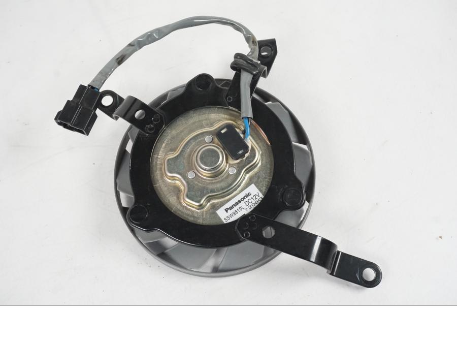 Snett nerifrån på Vattenkylfläkt från en Yamaha YZF 1000 R1 -2007 motorcykel.