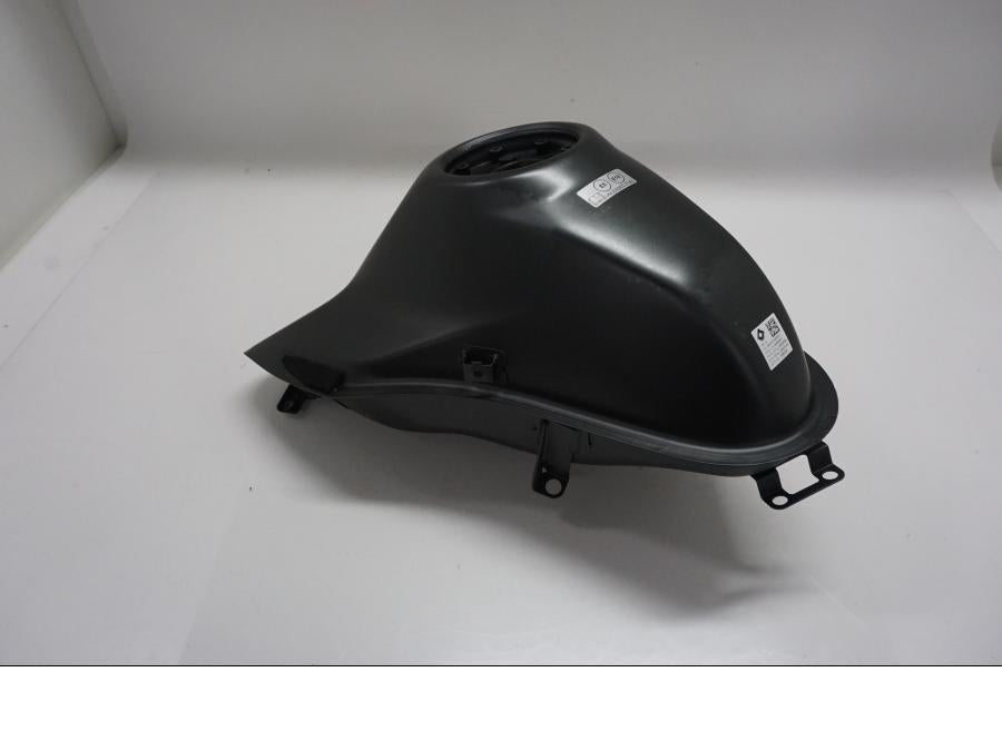 Baksidan på Bensintank från en KTM 790 Duke -2020 motorcykel.