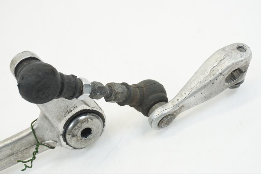 Baksidan på Växelpedal från en Honda XL 1000 V -1999 motorcykel.