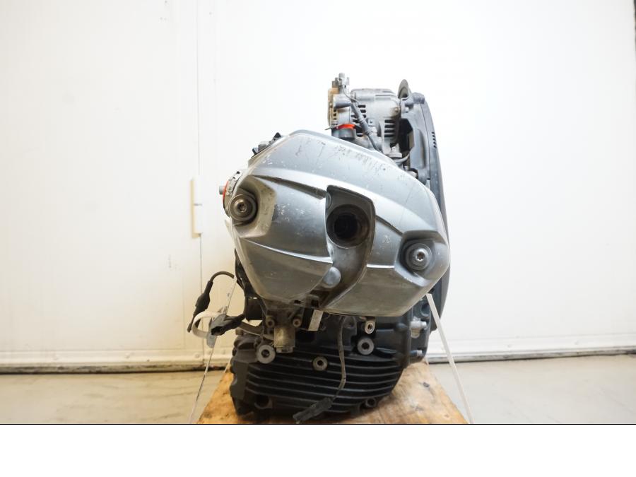 Vänster sida på Motor från en BMW R 1200 GSA -2012 motorcykel.