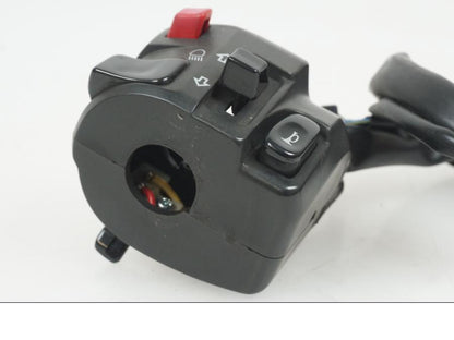 Snett nerifrån på Styrelreglage från en Yamaha XJ 900 -1997 motorcykel.