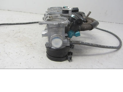 Snett uppifrån på Spjällhus från en Honda CB 1000 R -2010 motorcykel.