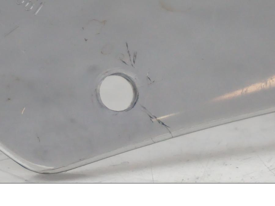 Snett nerifrån på Vindruta från en BMW F 650 CS -2002 motorcykel.