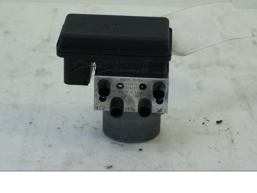 Snett uppifrån på ABS Modulator från en Suzuki DL 1000 -2016 motorcykel.