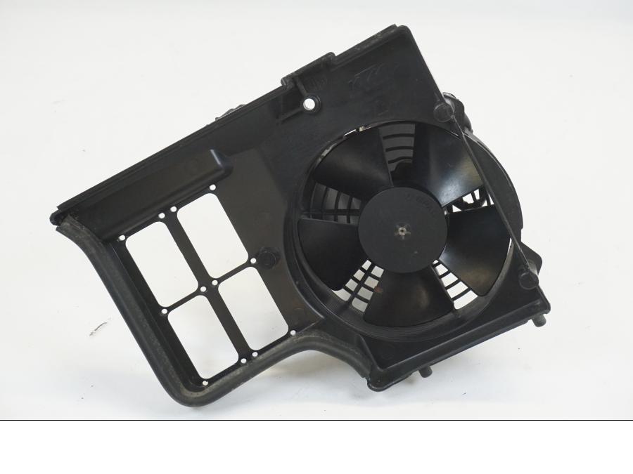 Höger sida på Vattenkylfläkt från en KTM 990 Adventure -2007 motorcykel.