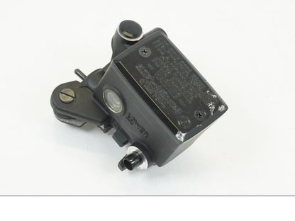 Höger sida på Bromshuvudcylinder från en Yamaha MT-10 -2018 motorcykel.