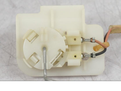 Vänster sida på Bensintankgivare från en Suzuki GSF 1250 -2010 motorcykel.