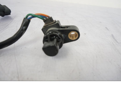 Vänster sida på Kamaxelsensor från en Honda VFR 1200 -2010 motorcykel.