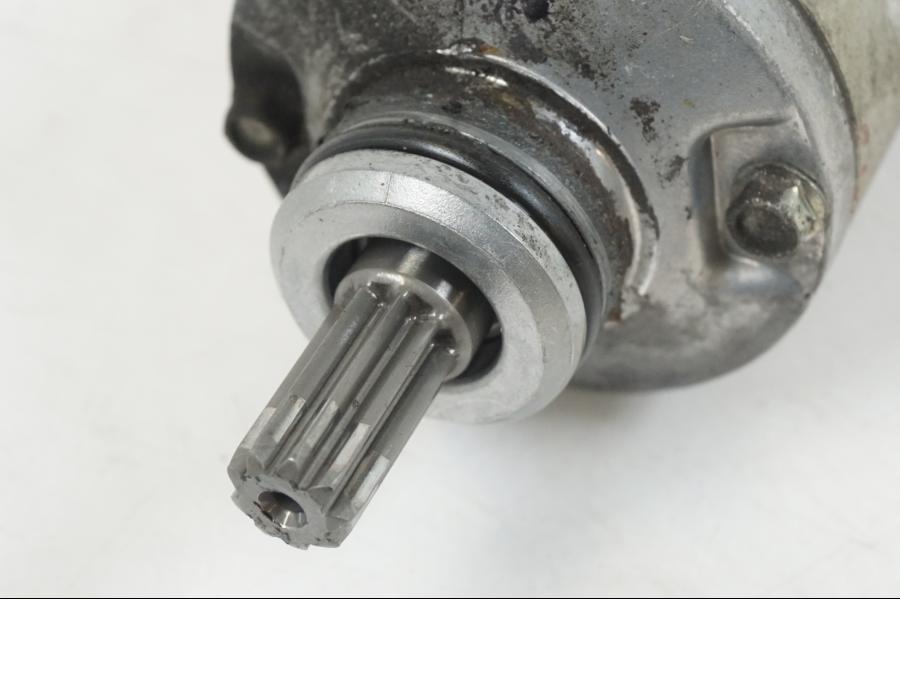 Extrabild1 på Startmotor från en Suzuki GSX-R 750 -2001 motorcykel.